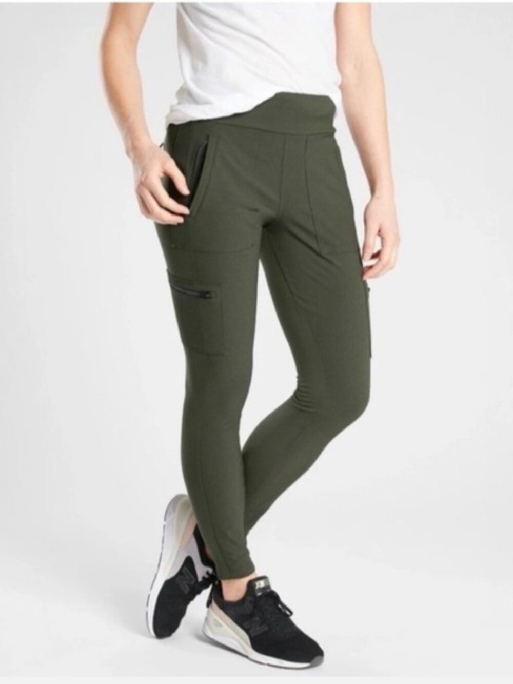 ⭐ Athleta Headlands Hybrid Cargo pants size 6